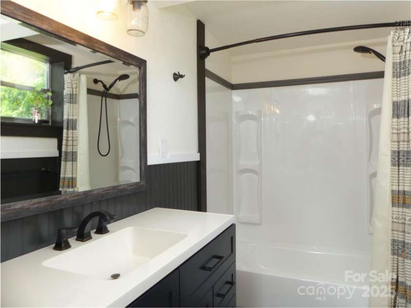 820 Baldwin Avenue, Marion, NC 28752.  MLS# CAR4270356, YatesRealty ID 21709. 