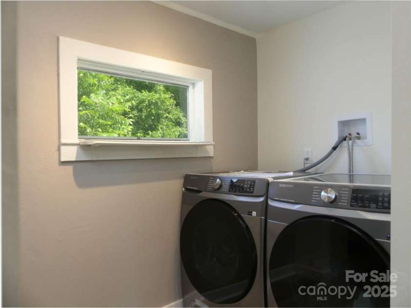 820 Baldwin Avenue, Marion, NC 28752.  MLS# CAR4270356, YatesRealty ID 21709. 