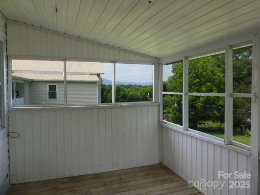 820 Baldwin Avenue, Marion, NC 28752.  MLS# CAR4270356, YatesRealty ID 21709. 