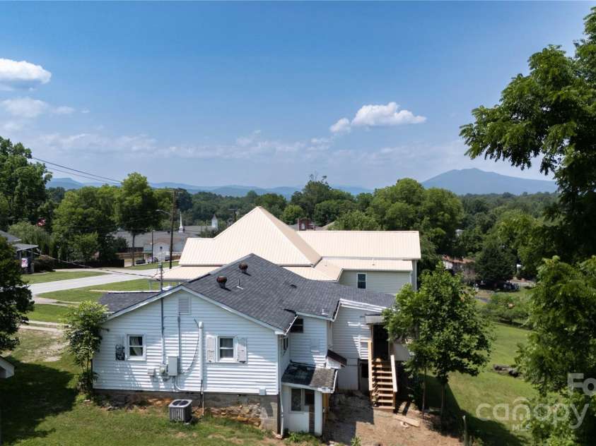 820 Baldwin Avenue, Marion, NC 28752.  MLS# CAR4270356, YatesRealty ID 21709. 