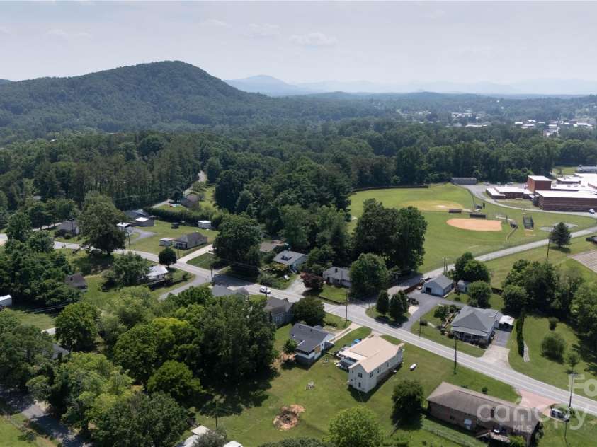 820 Baldwin Avenue, Marion, NC 28752.  MLS# CAR4270356, YatesRealty ID 21709. 