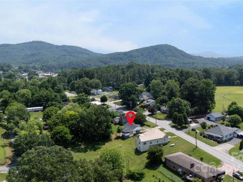 820 Baldwin Avenue, Marion, NC 28752.  MLS# CAR4270356, YatesRealty ID 21709. 