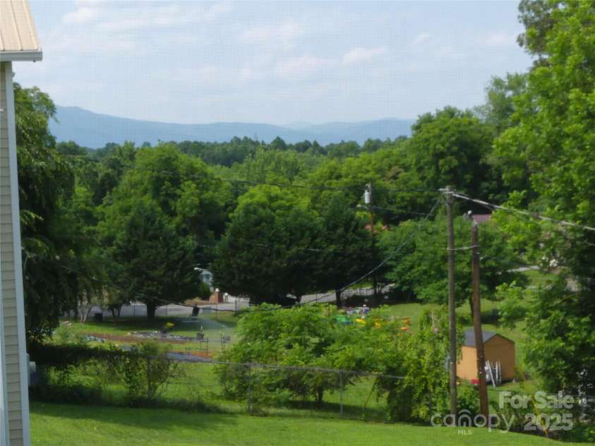 820 Baldwin Avenue, Marion, NC 28752.  MLS# CAR4270356, YatesRealty ID 21709. 