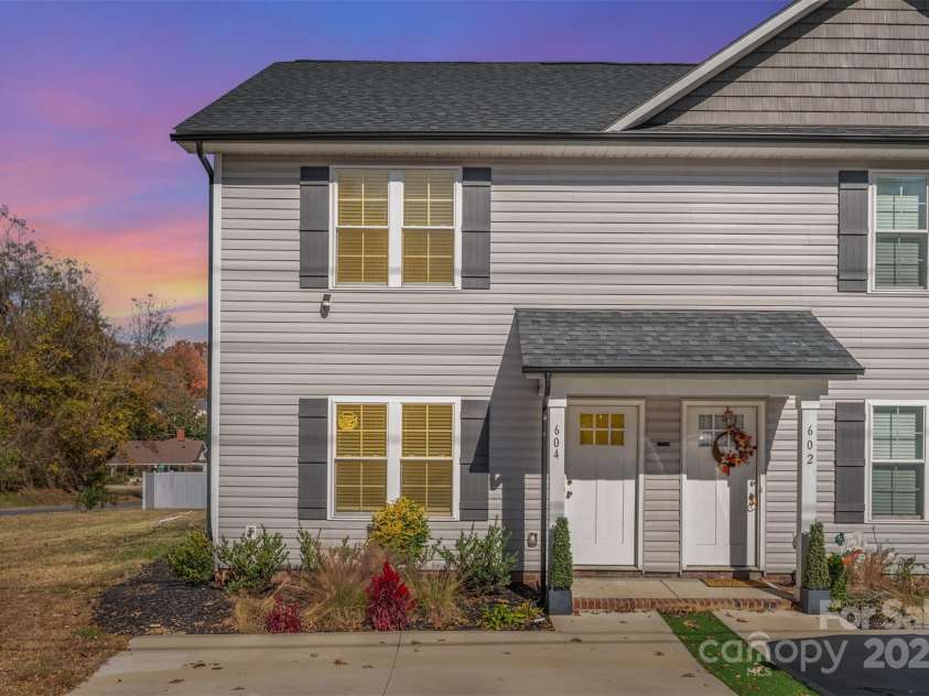 604 8th Street, Kannapolis, NC 28081.  MLS# CAR4318481, YatesRealty ID 2171. 