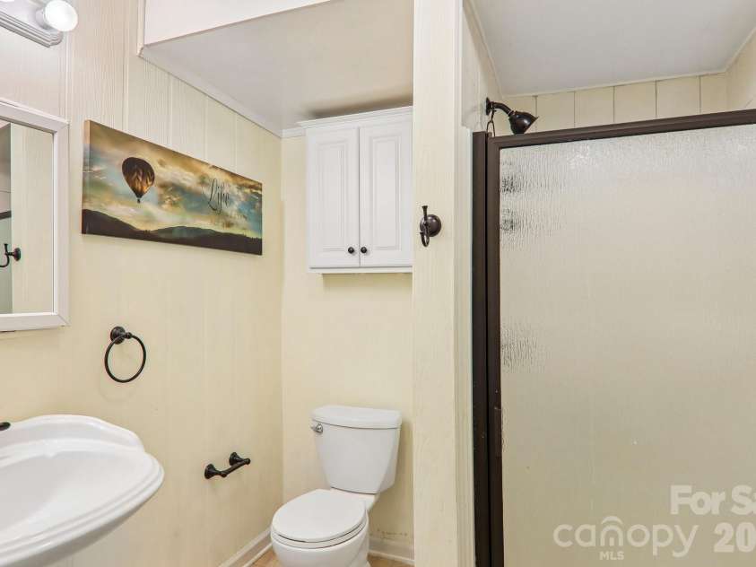 104 Finley Street, Hendersonville, NC 28739.  MLS# CAR4380496, YatesRealty ID 21711. Lower Level full bath