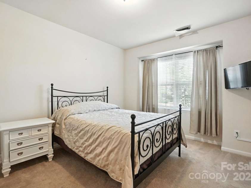 16432 Cozy Cove Road, Charlotte, NC 28278.  MLS# CAR4271074, YatesRealty ID 21712. 