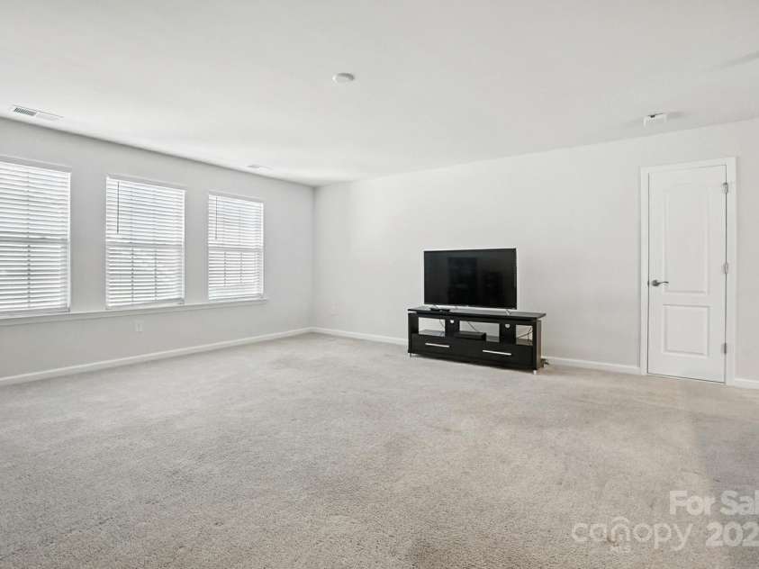 16432 Cozy Cove Road, Charlotte, NC 28278.  MLS# CAR4271074, YatesRealty ID 21712. 