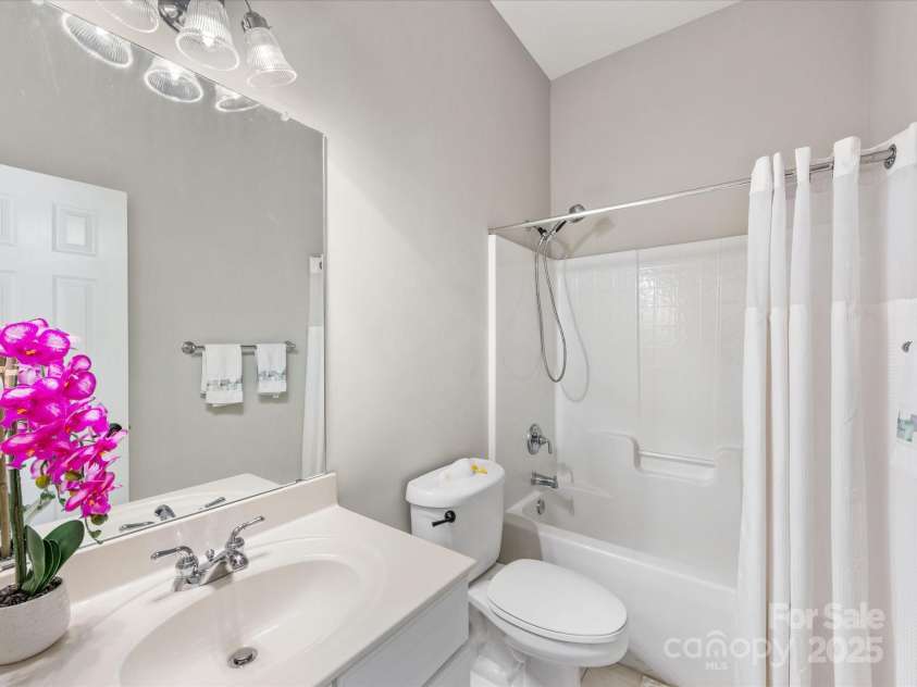 4148 Cedar Point Avenue, Matthews, NC 28104.  MLS# CAR4239587, YatesRealty ID 21713. 