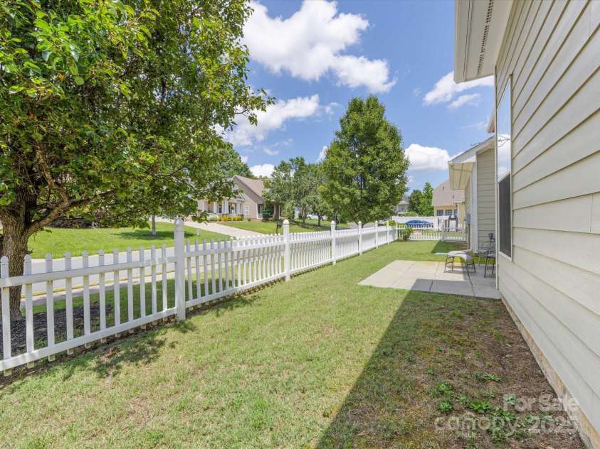 4148 Cedar Point Avenue, Matthews, NC 28104.  MLS# CAR4239587, YatesRealty ID 21713. 