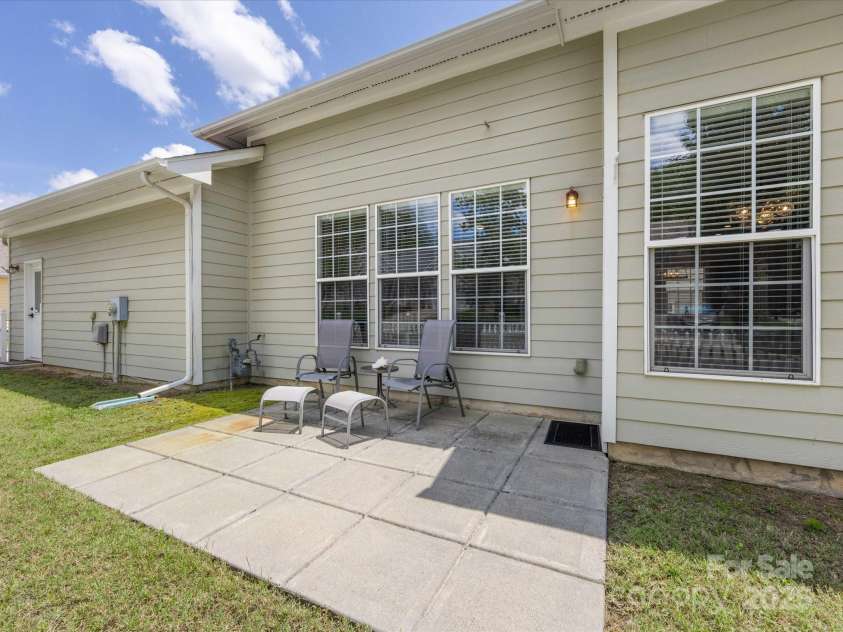 4148 Cedar Point Avenue, Matthews, NC 28104.  MLS# CAR4239587, YatesRealty ID 21713. 