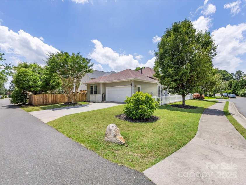4148 Cedar Point Avenue, Matthews, NC 28104.  MLS# CAR4239587, YatesRealty ID 21713. 
