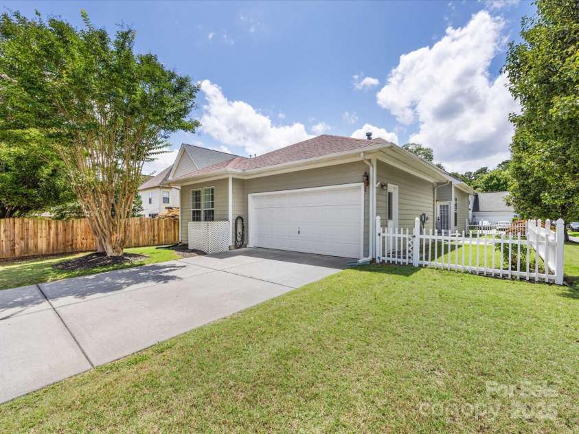 4148 Cedar Point Avenue, Matthews, NC 28104.  MLS# CAR4239587, YatesRealty ID 21713. 