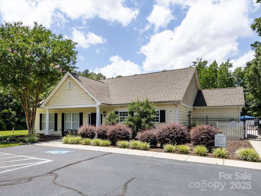 4148 Cedar Point Avenue, Matthews, NC 28104.  MLS# CAR4239587, YatesRealty ID 21713. 