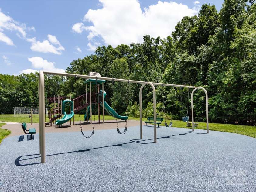 4148 Cedar Point Avenue, Matthews, NC 28104.  MLS# CAR4239587, YatesRealty ID 21713. 