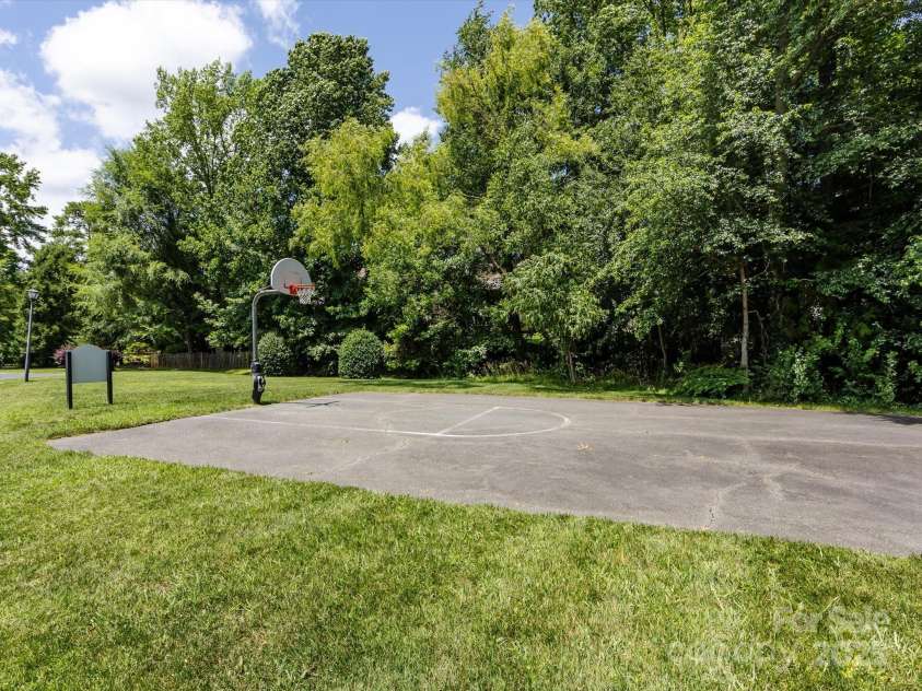 4148 Cedar Point Avenue, Matthews, NC 28104.  MLS# CAR4239587, YatesRealty ID 21713. 