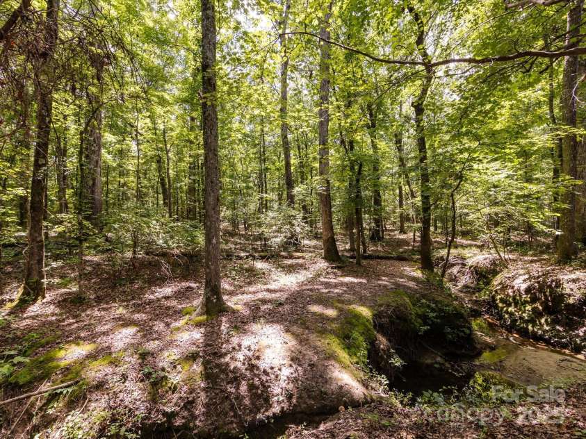4148 Cedar Point Avenue, Matthews, NC 28104.  MLS# CAR4239587, YatesRealty ID 21713. 