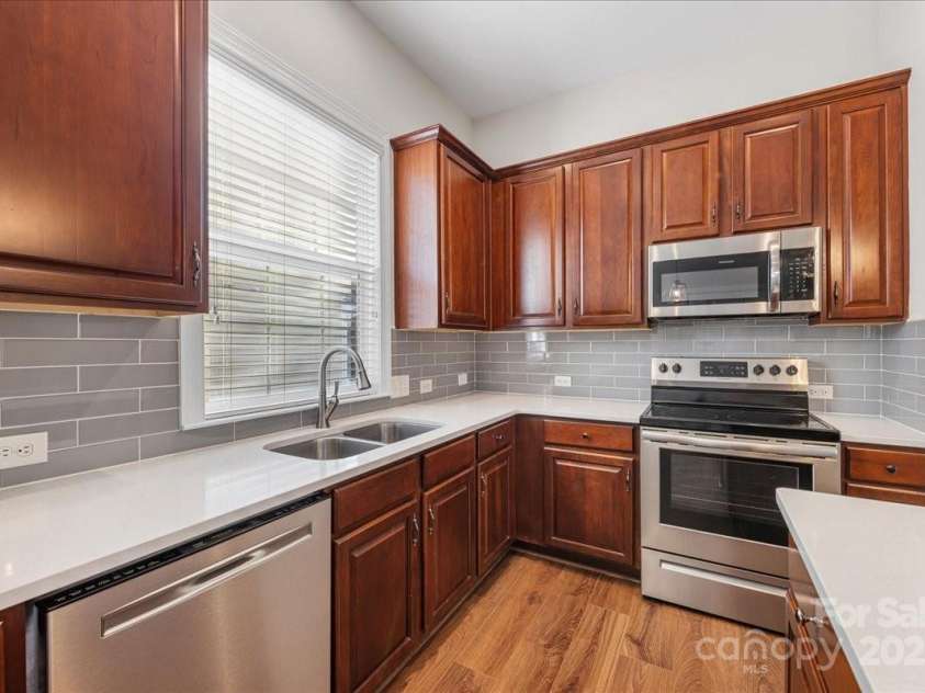 4148 Cedar Point Avenue, Matthews, NC 28104.  MLS# CAR4239587, YatesRealty ID 21713. 