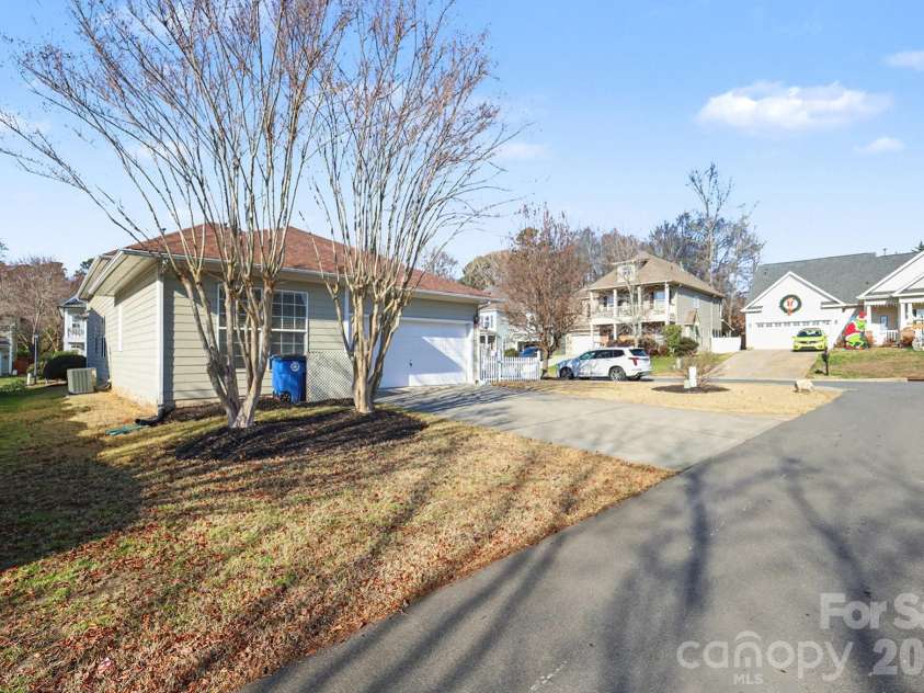 4148 Cedar Point Avenue, Matthews, NC 28104.  MLS# CAR4333823, YatesRealty ID 21713. 