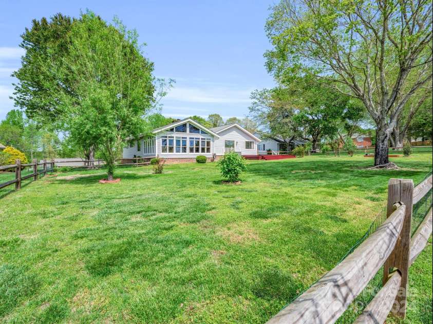 129 Dunes Drive, Kings Mountain, NC 28086.  MLS# CAR4128128, YatesRealty ID 21714. 