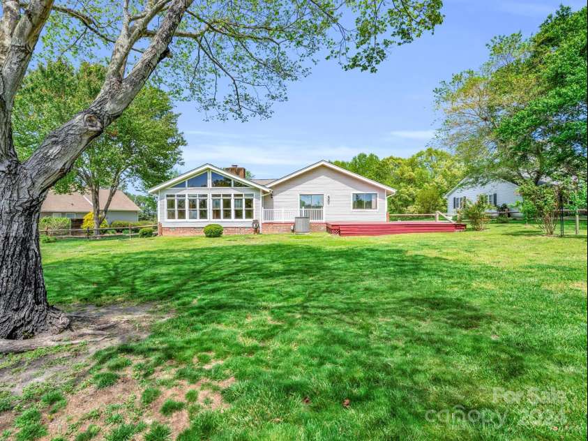 129 Dunes Drive, Kings Mountain, NC 28086.  MLS# CAR4128128, YatesRealty ID 21714. 