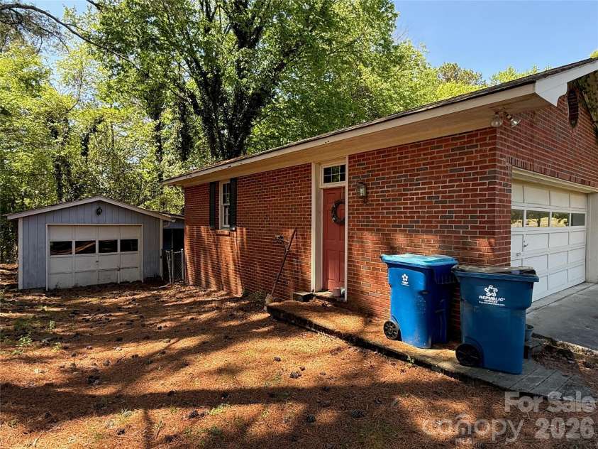 714 Crestmont Drive, Concord, NC 28025.  MLS# CAR4381875, YatesRealty ID 21714. 