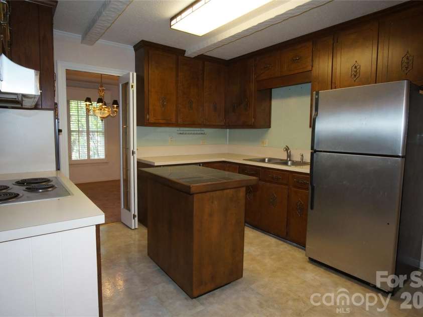714 Crestmont Drive, Concord, NC 28025.  MLS# CAR4381875, YatesRealty ID 21714. 