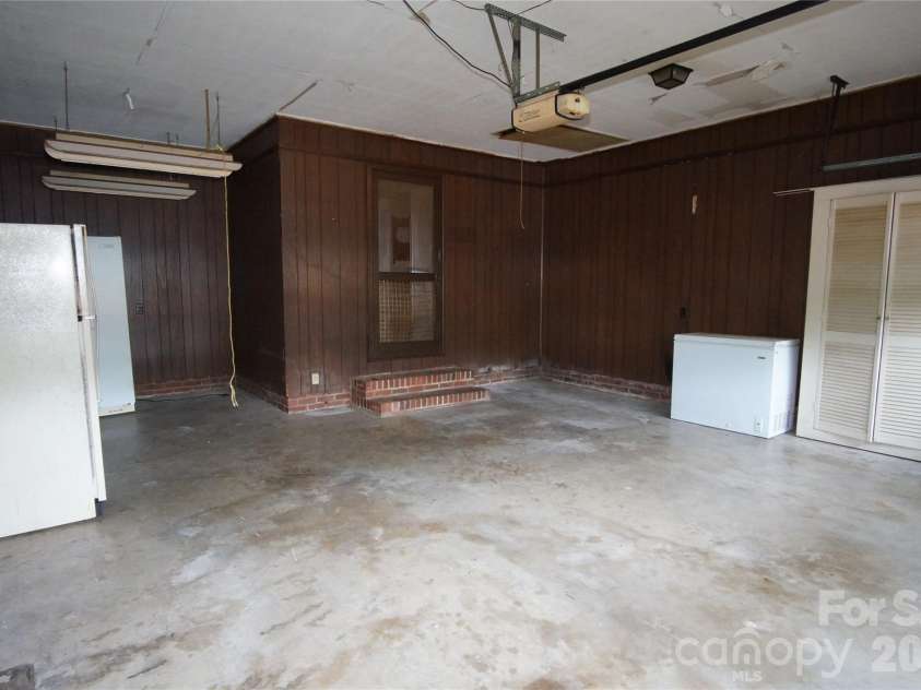 714 Crestmont Drive, Concord, NC 28025.  MLS# CAR4381875, YatesRealty ID 21714. 