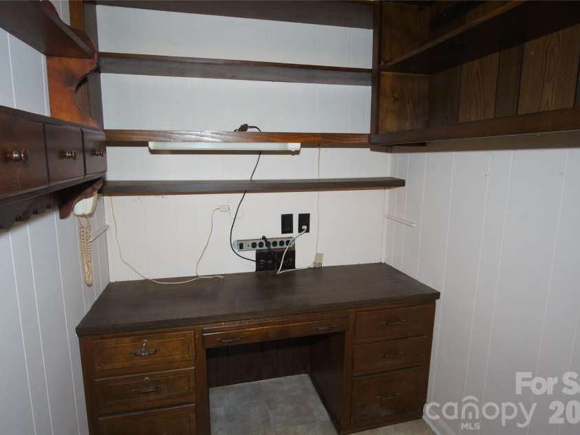 714 Crestmont Drive, Concord, NC 28025.  MLS# CAR4381875, YatesRealty ID 21714. Office nook