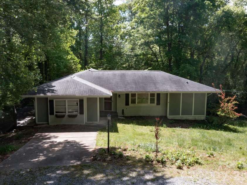147 Barberry Heights Drive, Brevard, NC 28712.  MLS# CAR4378760, YatesRealty ID 21715. 