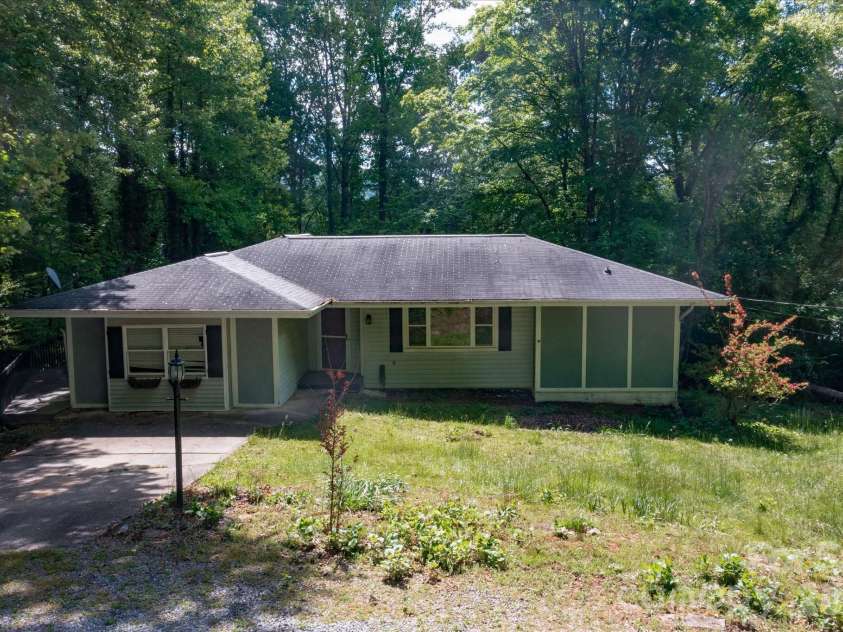 147 Barberry Heights Drive, Brevard, NC 28712.  MLS# CAR4378760, YatesRealty ID 21715. 