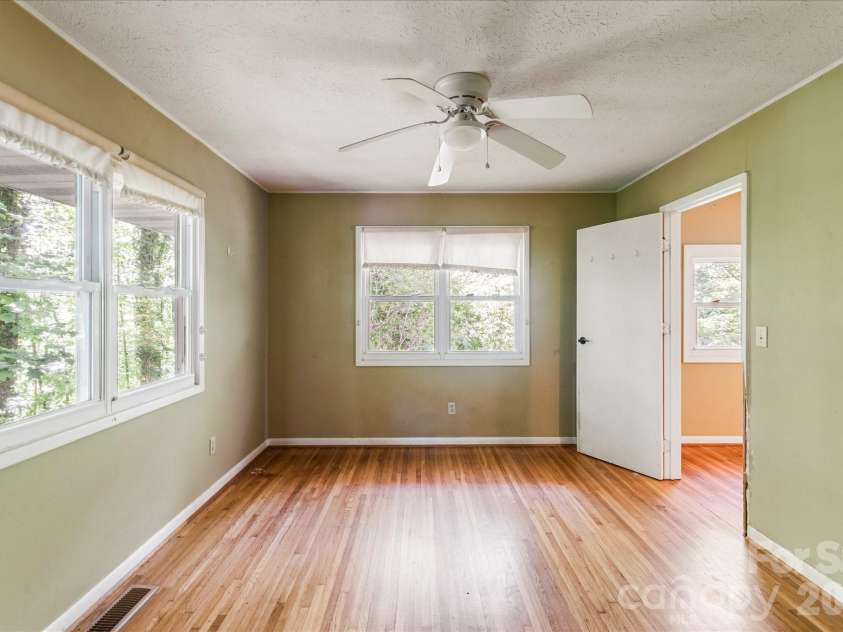 147 Barberry Heights Drive, Brevard, NC 28712.  MLS# CAR4378760, YatesRealty ID 21715. 