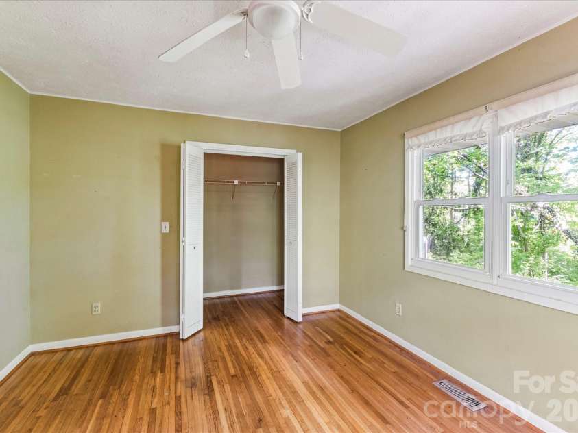 147 Barberry Heights Drive, Brevard, NC 28712.  MLS# CAR4378760, YatesRealty ID 21715. 