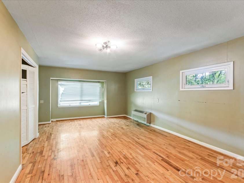 147 Barberry Heights Drive, Brevard, NC 28712.  MLS# CAR4378760, YatesRealty ID 21715. 