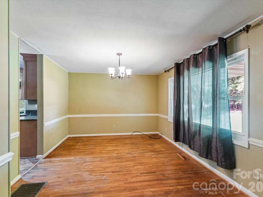 147 Barberry Heights Drive, Brevard, NC 28712.  MLS# CAR4378760, YatesRealty ID 21715. 