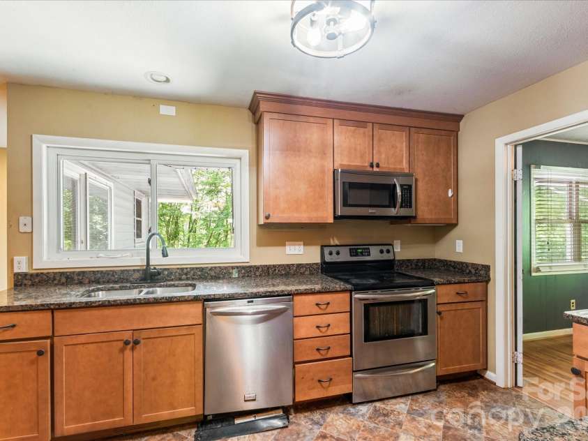 147 Barberry Heights Drive, Brevard, NC 28712.  MLS# CAR4378760, YatesRealty ID 21715. 