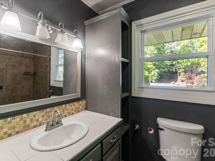 147 Barberry Heights Drive, Brevard, NC 28712.  MLS# CAR4378760, YatesRealty ID 21715. 