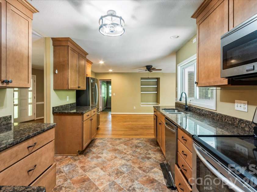 147 Barberry Heights Drive, Brevard, NC 28712.  MLS# CAR4378760, YatesRealty ID 21715. 