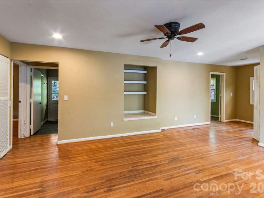 147 Barberry Heights Drive, Brevard, NC 28712.  MLS# CAR4378760, YatesRealty ID 21715. 