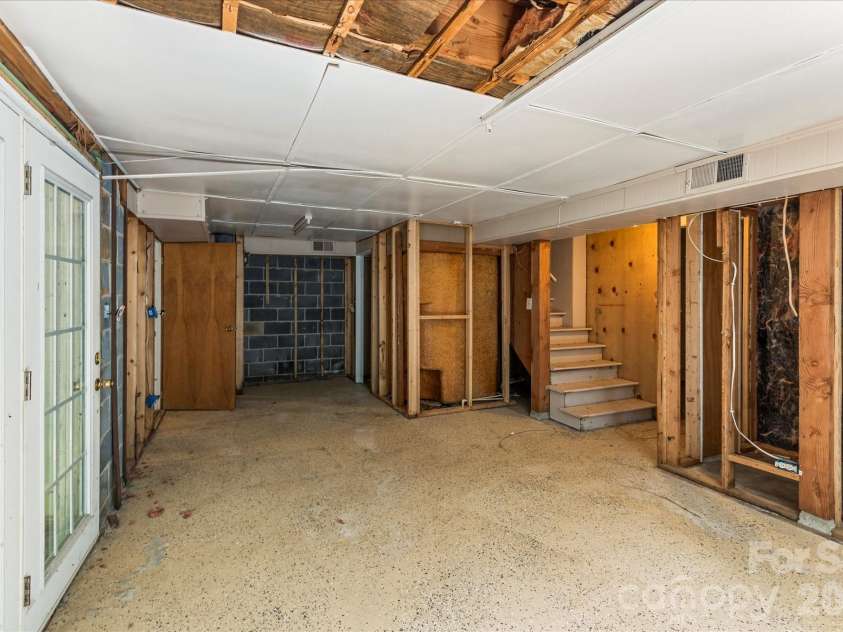 147 Barberry Heights Drive, Brevard, NC 28712.  MLS# CAR4378760, YatesRealty ID 21715. 