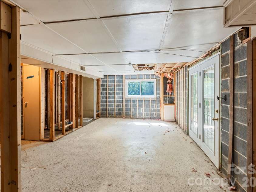 147 Barberry Heights Drive, Brevard, NC 28712.  MLS# CAR4378760, YatesRealty ID 21715. 