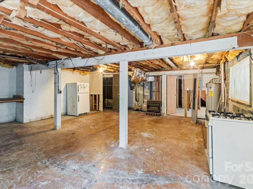 147 Barberry Heights Drive, Brevard, NC 28712.  MLS# CAR4378760, YatesRealty ID 21715. 