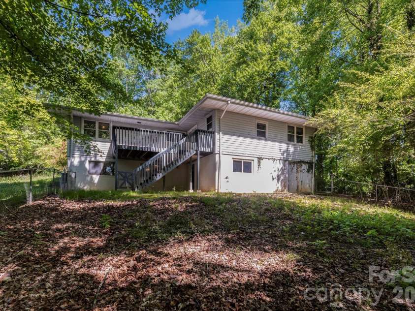 147 Barberry Heights Drive, Brevard, NC 28712.  MLS# CAR4378760, YatesRealty ID 21715. 