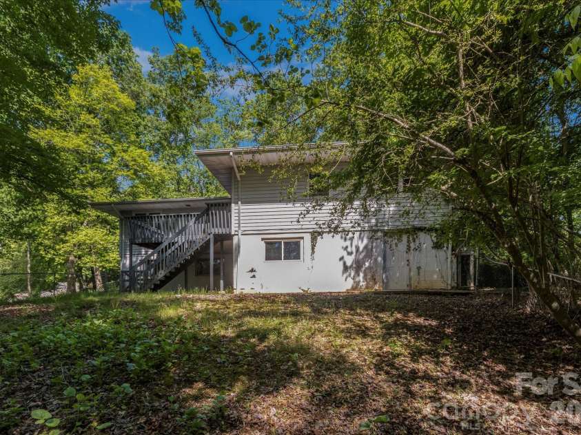 147 Barberry Heights Drive, Brevard, NC 28712.  MLS# CAR4378760, YatesRealty ID 21715. 