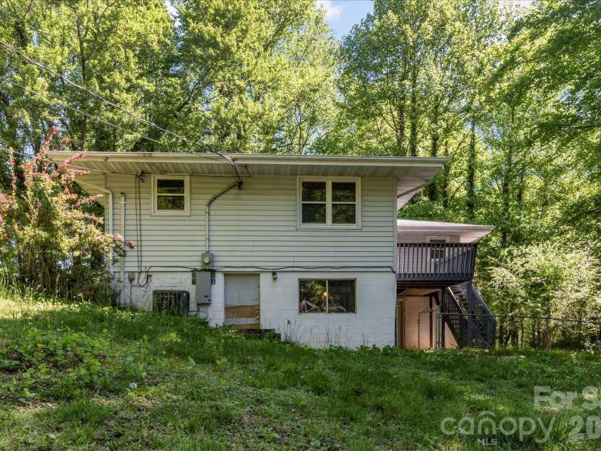 147 Barberry Heights Drive, Brevard, NC 28712.  MLS# CAR4378760, YatesRealty ID 21715. 
