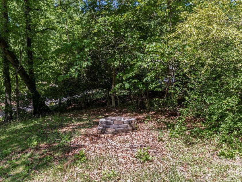 147 Barberry Heights Drive, Brevard, NC 28712.  MLS# CAR4378760, YatesRealty ID 21715. 