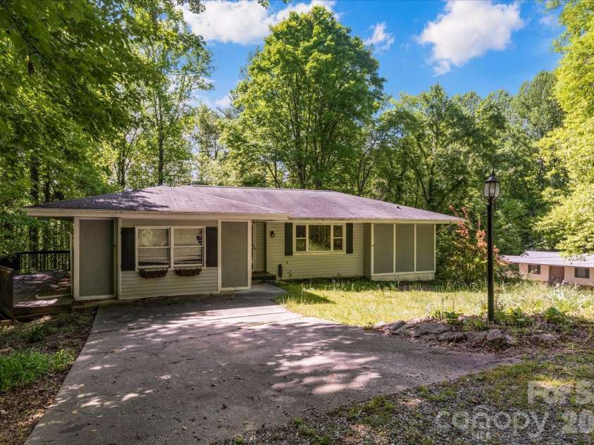 147 Barberry Heights Drive, Brevard, NC 28712.  MLS# CAR4378760, YatesRealty ID 21715. 
