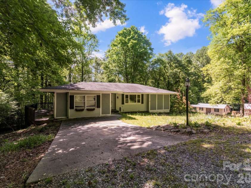 147 Barberry Heights Drive, Brevard, NC 28712.  MLS# CAR4378760, YatesRealty ID 21715. 