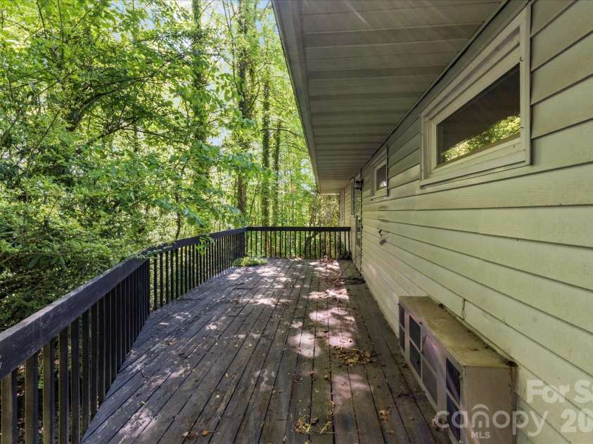 147 Barberry Heights Drive, Brevard, NC 28712.  MLS# CAR4378760, YatesRealty ID 21715. 