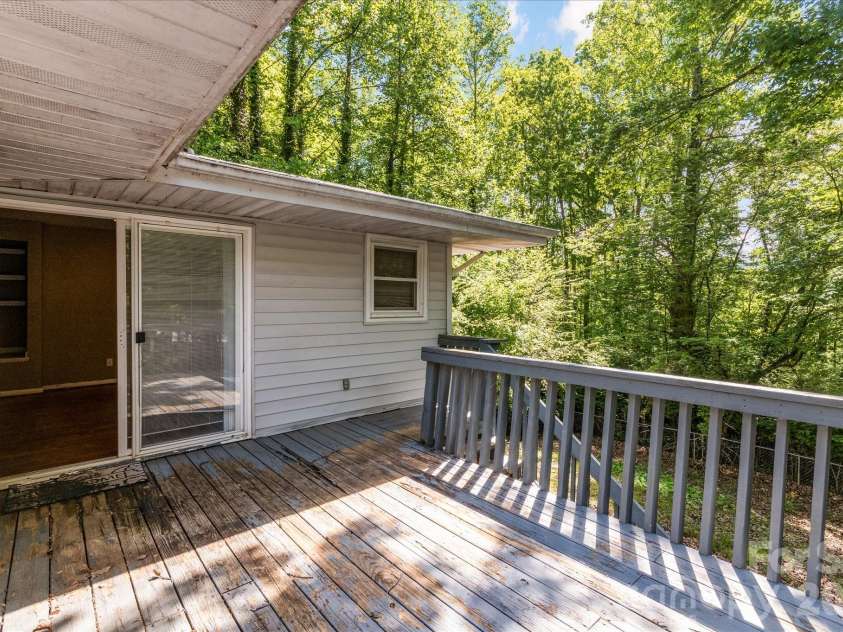 147 Barberry Heights Drive, Brevard, NC 28712.  MLS# CAR4378760, YatesRealty ID 21715. 