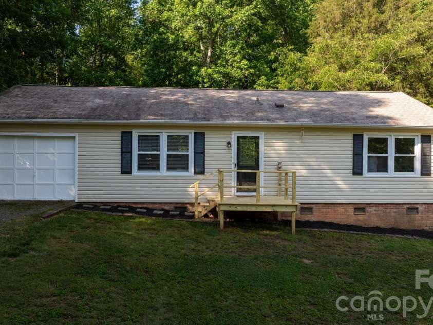 2120 40th Avenue Court, Hickory, NC 28601.  MLS# CAR4381724, YatesRealty ID 21716. 